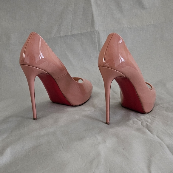Women's Christian Louboutin Tan Patent Leather Open Toe Pump Heels Size 6 US - Picture 5 of 15